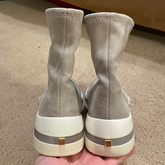 Stuart Weitzman Sneaker Sock Bootie Shoes Women’s 7.5 Seal Light Taupe HTF! - Picture 11 of 16